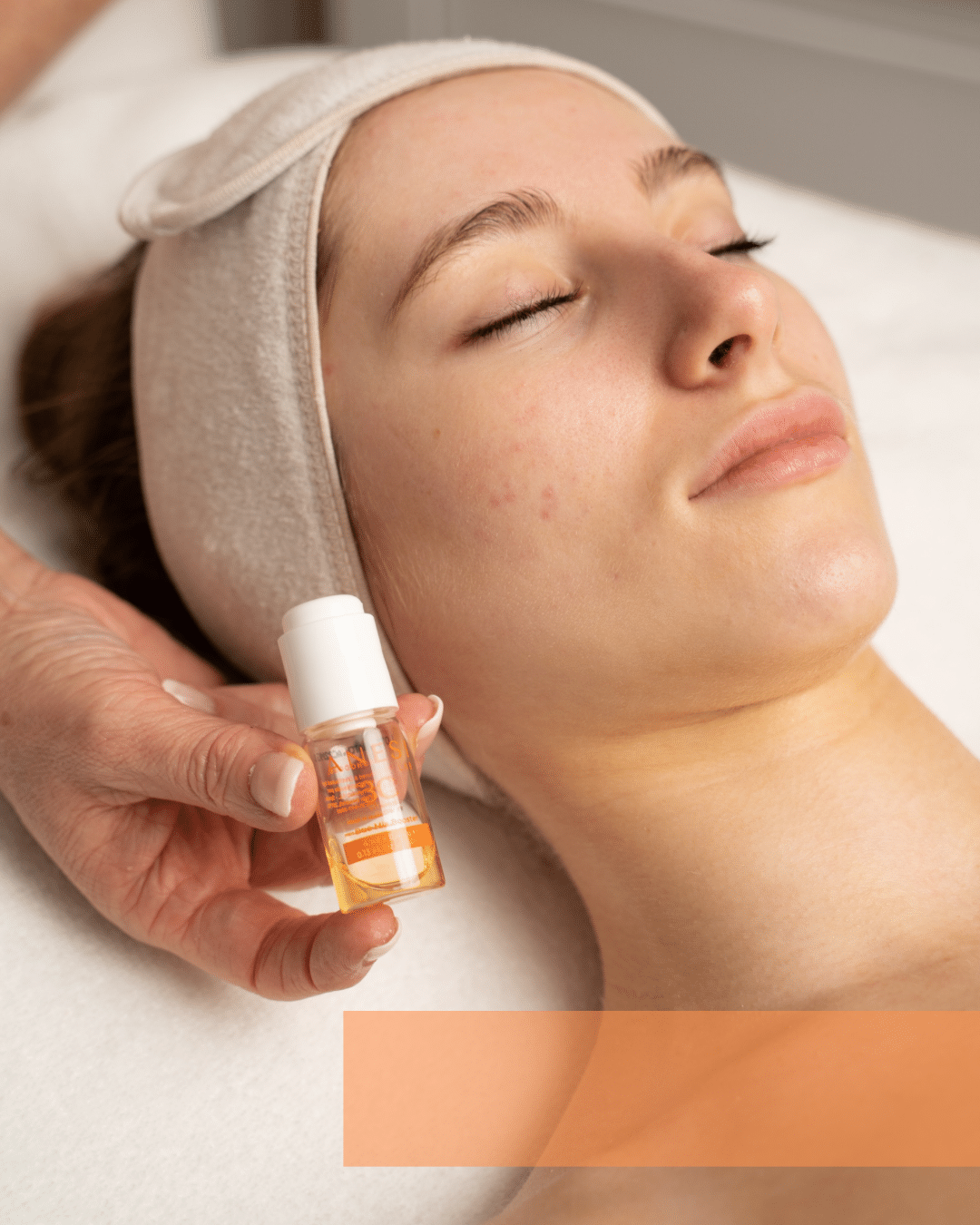 3C Rozžiarujúce ošetrenie pleti s trojitým vit C – Obrázok 4