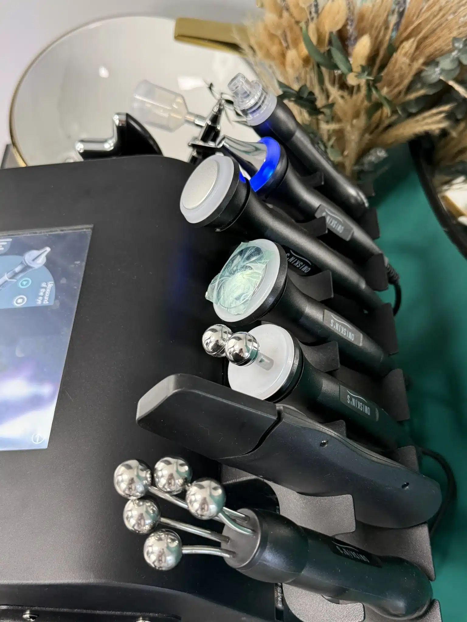 Multifunkčný kozmetický prístroj Hydradermabrázia 10v1 – Obrázok 7