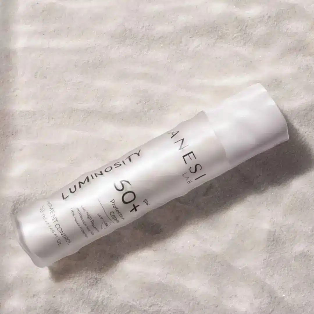 SPF50+ krém na ochranu pred pigmentáciou Luminosity – Obrázok 5