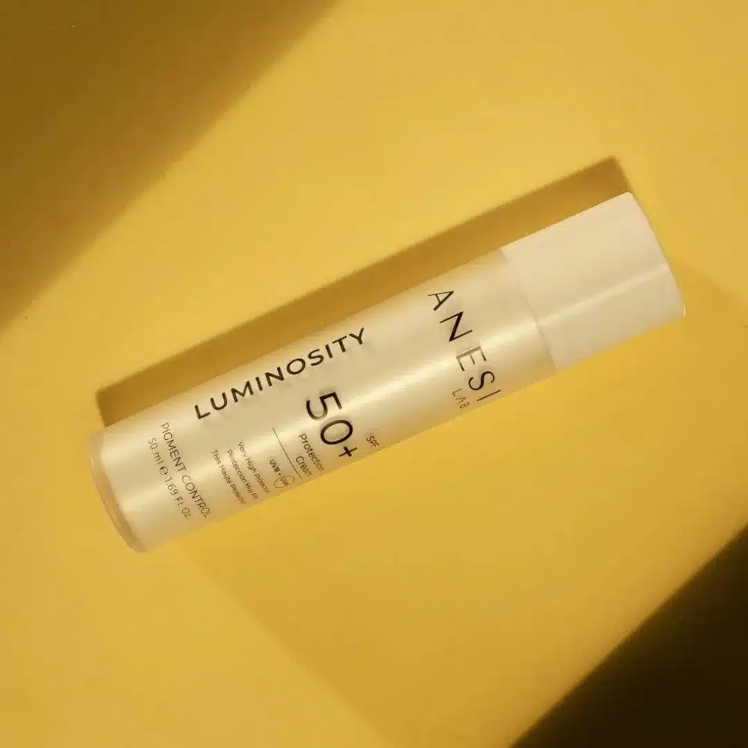 SPF50+ krém na ochranu pred pigmentáciou Luminosity – Obrázok 4