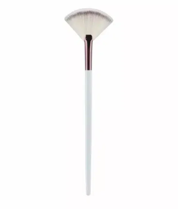 Vejárový kozmetický štetec 20 cm
